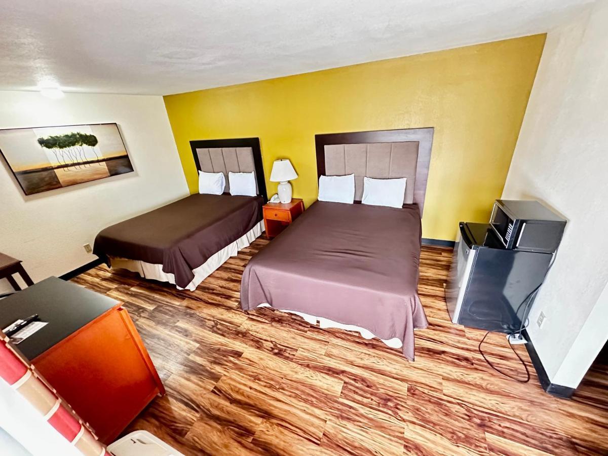 Regency Inn Iola Exteriör bild