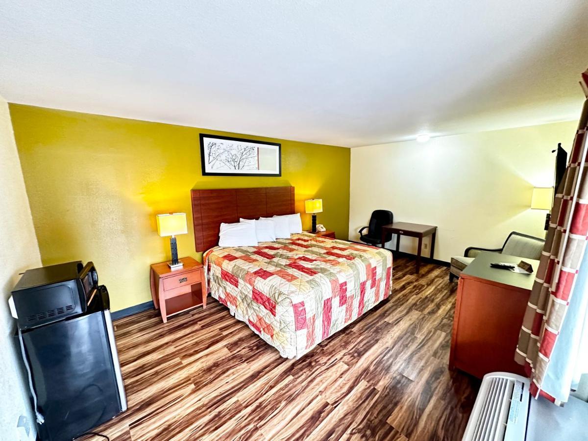 Regency Inn Iola Exteriör bild