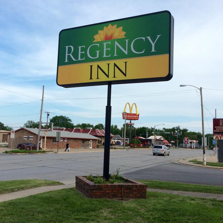 Regency Inn Iola Exteriör bild