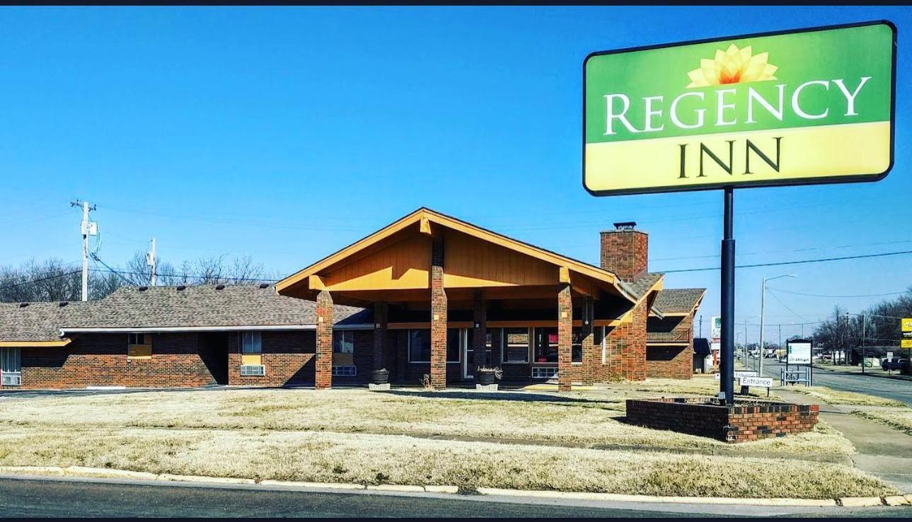Regency Inn Iola Exteriör bild